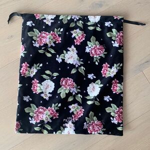 NEW Rouje velvet pouch